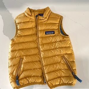 Patagonia down vest. Yellow, 2T